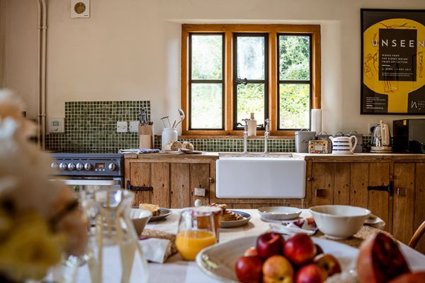 Image of Orchard Cottage kitchen with breakfast set